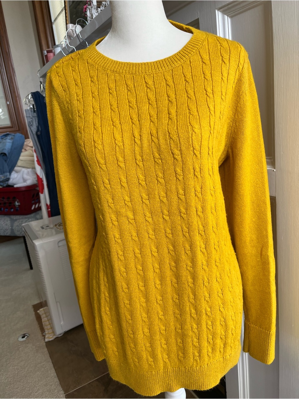 Talbots Women’s Cable-Knit Crewneck Sweater in Goldenrod —NWOT